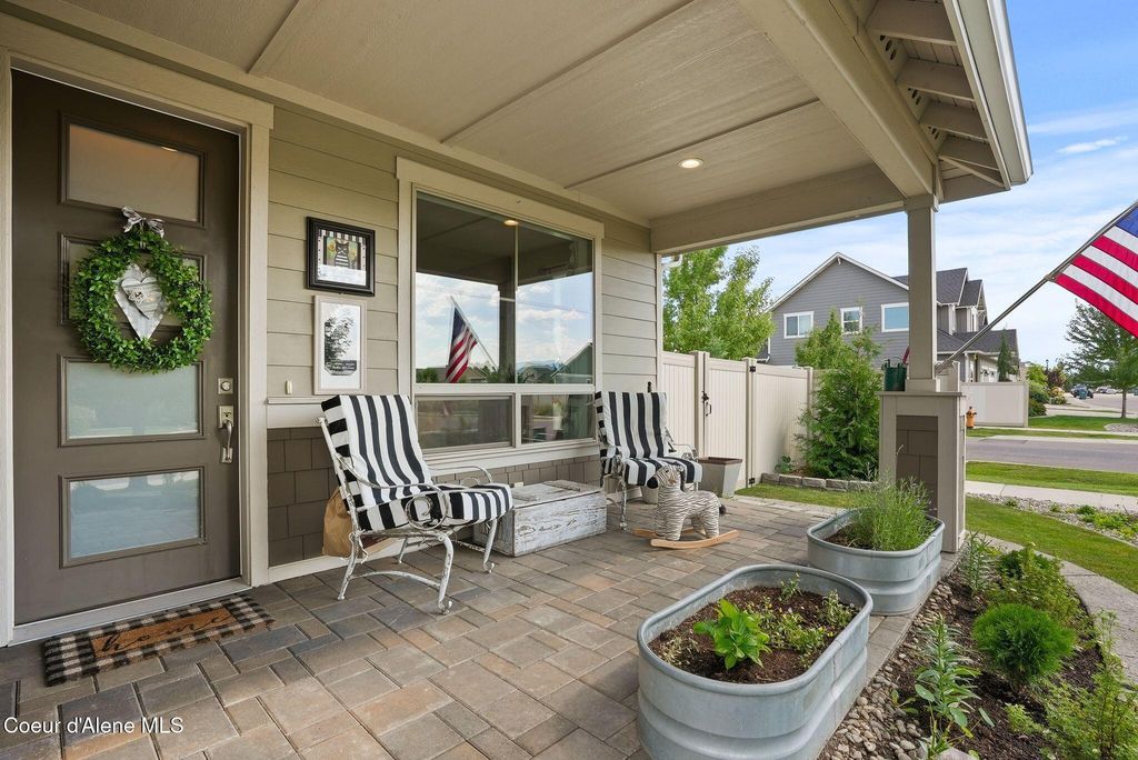 7996 N Hibiscus Lane, Coeur D'alene, ID 83814