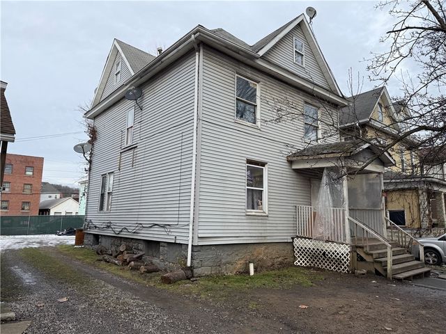 326 W Cunningham St, City Of But Sw, PA 16001