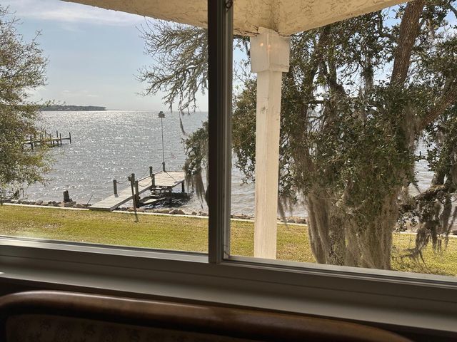 171 Dolphin Cove, Freeport, FL 32439
