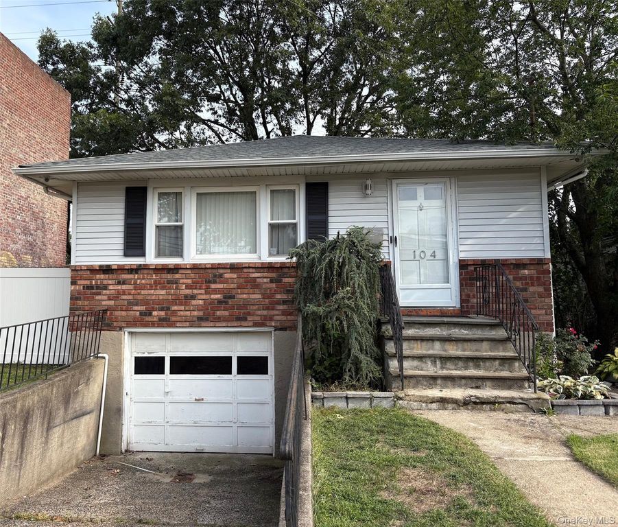 104 Broadway, Malverne, NY 11565