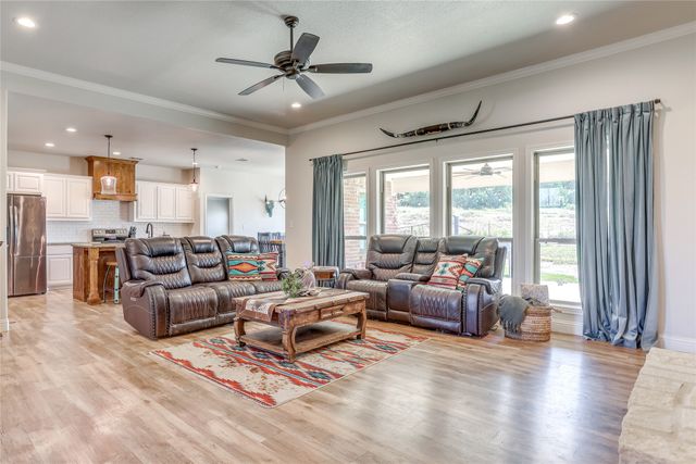 1000 Churchill Lane, Millsap, TX 76066