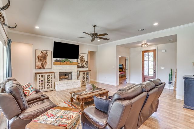 1000 Churchill Lane, Millsap, TX 76066