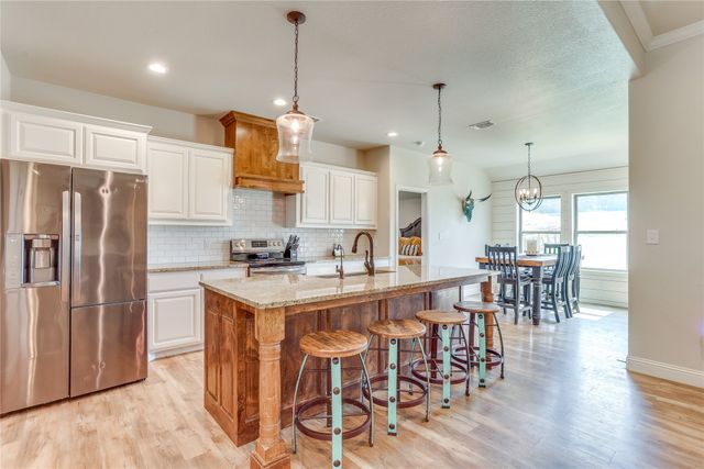 1000 Churchill Lane, Millsap, TX 76066