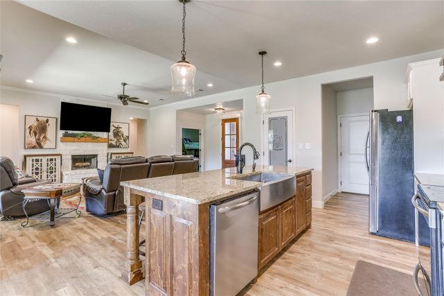 1000 Churchill Lane, Millsap, TX 76066