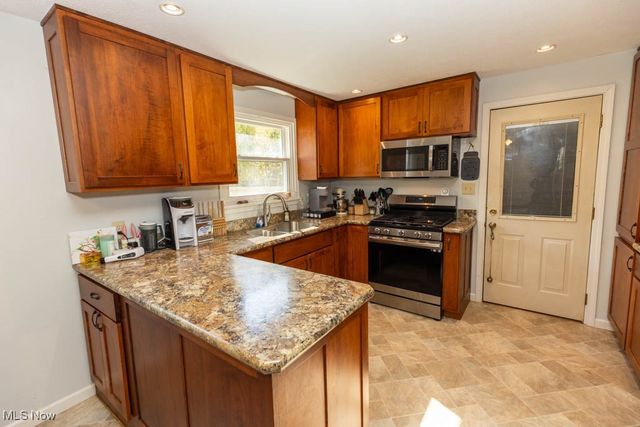 1085 Novak Road, Grafton, OH 44044