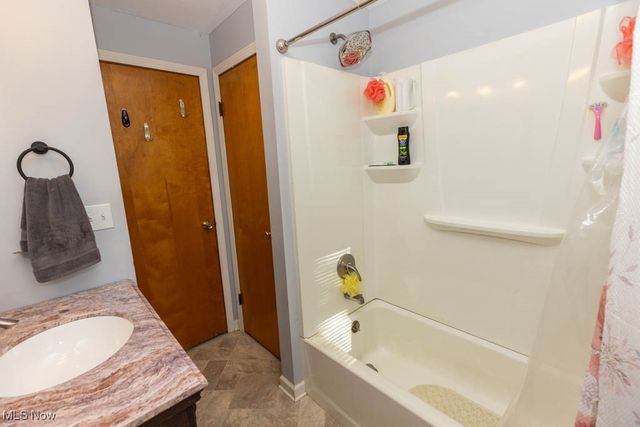 1085 Novak Road, Grafton, OH 44044