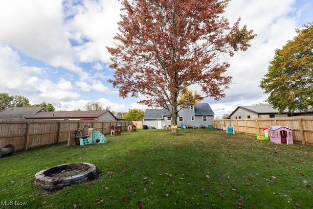 1085 Novak Road, Grafton, OH 44044