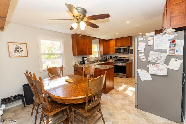 1085 Novak Road, Grafton, OH 44044