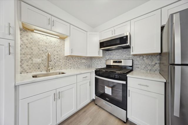 6357 W ADDISON Street GSE, Chicago, IL 60634
