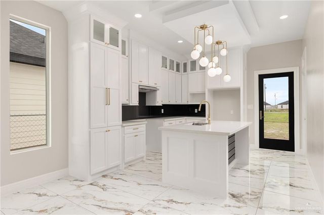 405 Merida Avenue, Donna, TX 78537