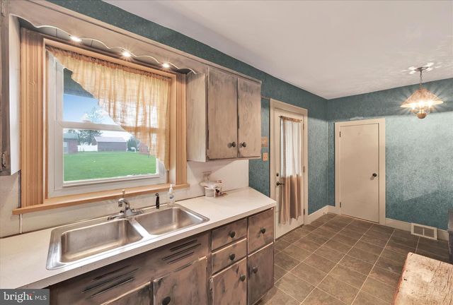 8491 LANCASTER AVE, Bethel, PA 19507