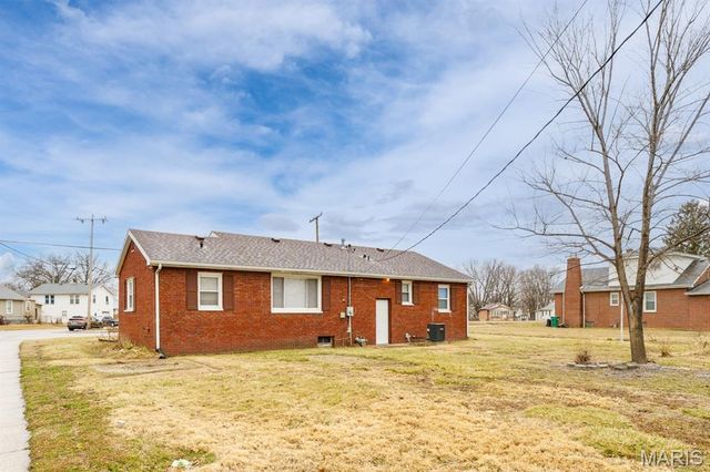 1735 Rhodes Street, Madison, IL 62060