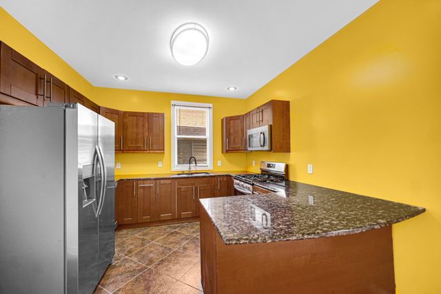 2033 Davidson Place, Whiting, IN 46394