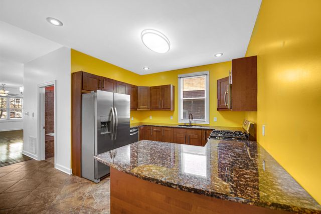2033 Davidson Place, Whiting, IN 46394