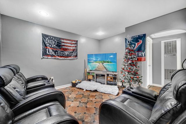2033 Davidson Place, Whiting, IN 46394