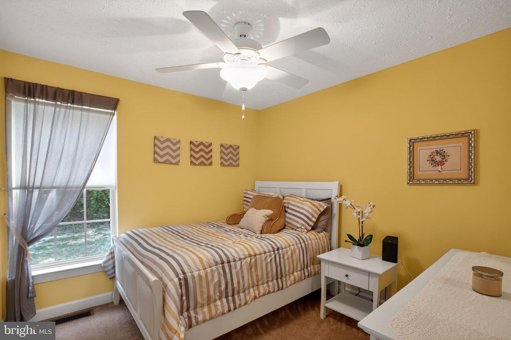 Image 11 of property listing at 11340 FAIR FOUNTAIN RD, La Plata, MD 20646