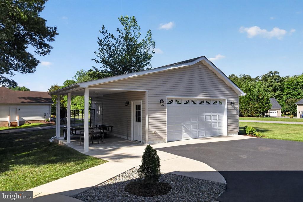 Image 3 of property listing at 11340 FAIR FOUNTAIN RD, La Plata, MD 20646