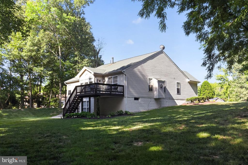Image 5 of property listing at 11340 FAIR FOUNTAIN RD, La Plata, MD 20646