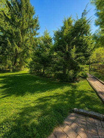 17 Sherwood Road, Cortlandt Manor, NY 10567