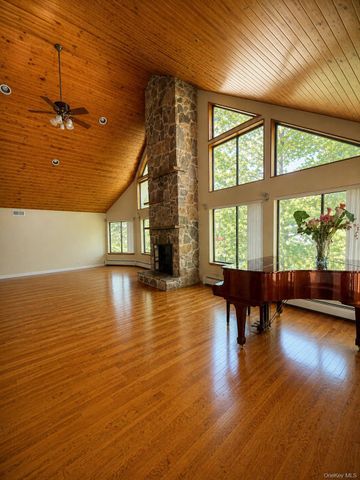 17 Sherwood Road, Cortlandt Manor, NY 10567