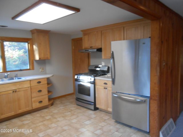 26 Littleworth Road, Manahawkin, NJ 08050