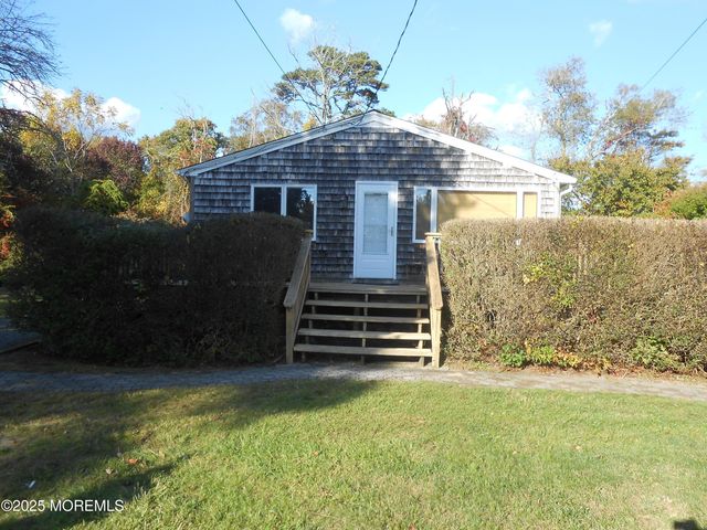 26 Littleworth Road, Manahawkin, NJ 08050