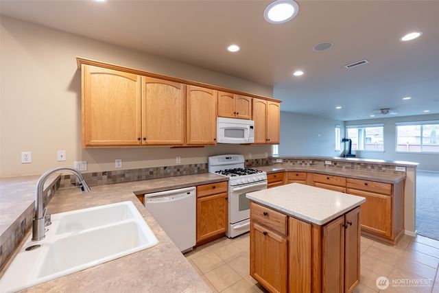 4986 Meriwood Drive NE, Lacey, WA 98516