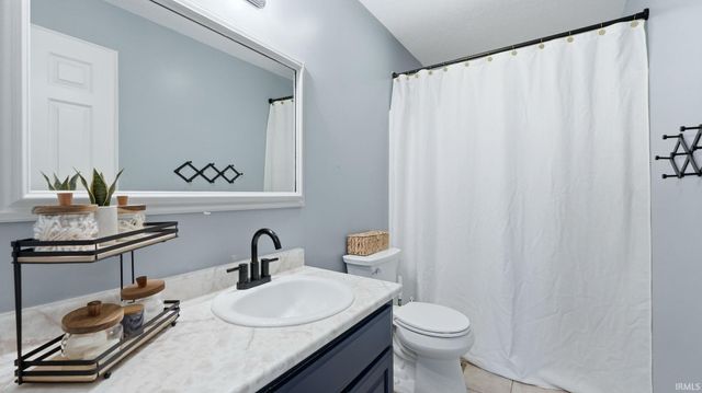 1370 E Legacy Lane, Winona Lake, IN 46590