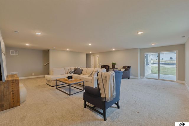 17538 Robin Drive, Omaha, NE 68136