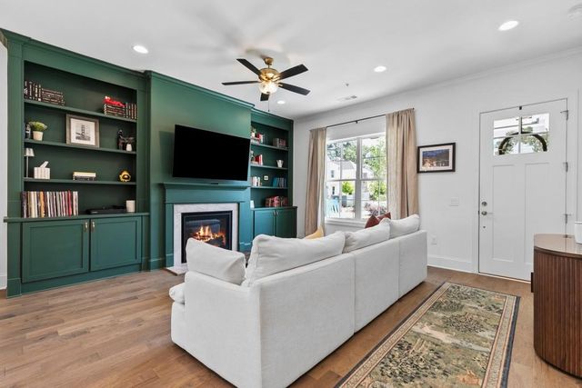 401 Nettle Court, Woodstock, GA 30188