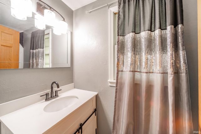 12610 W Arrowhead Drive, Daleville, IN 47334