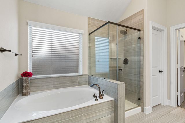 18203 Willow Edge Drive, Tomball, TX 77375