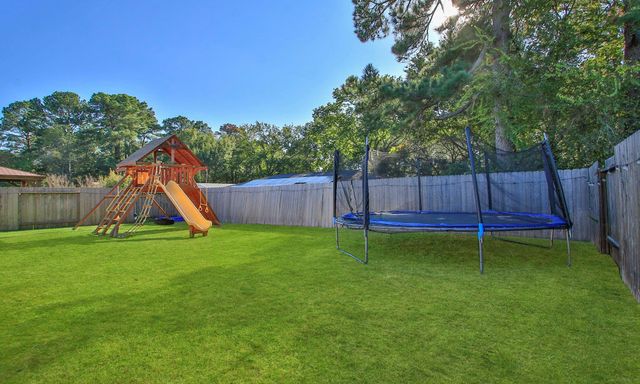 18203 Willow Edge Drive, Tomball, TX 77375