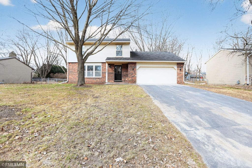 3325 Urbandale Lane N, Plymouth, MN 55447