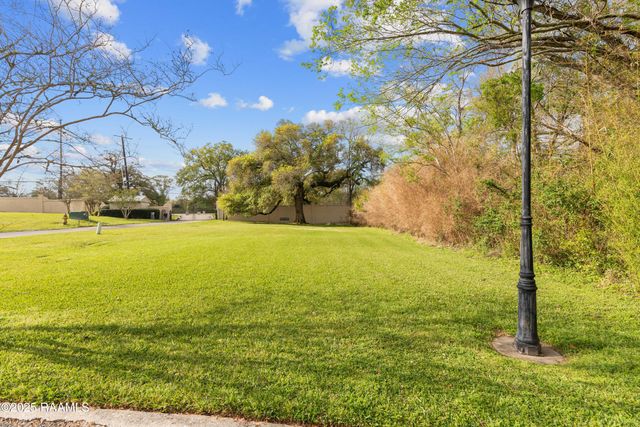551 Esplanade Drive, Lafayette, LA 70508