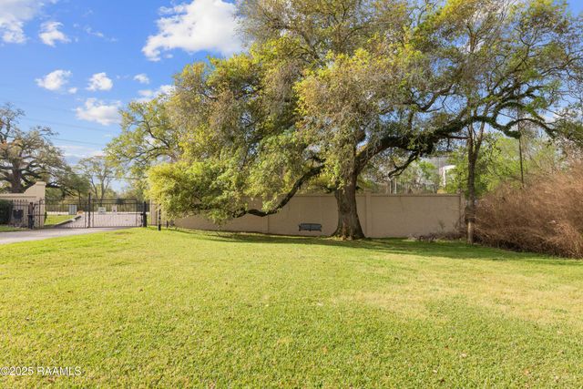 551 Esplanade Drive, Lafayette, LA 70508