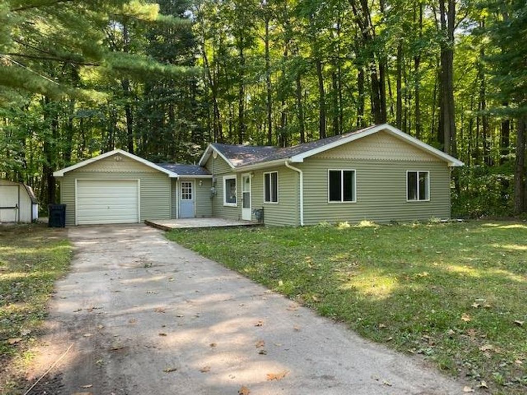 1304 James Street, Harrison, MI 48625