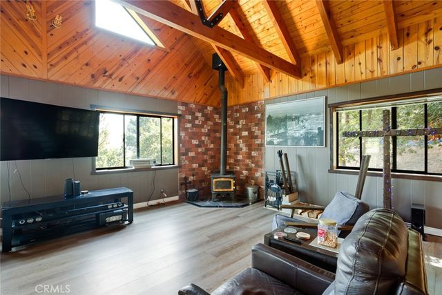 20 Oak Leaf Lane, Running Springs, CA 92382