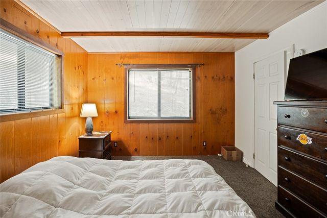 20 Oak Leaf Lane, Running Springs, CA 92382