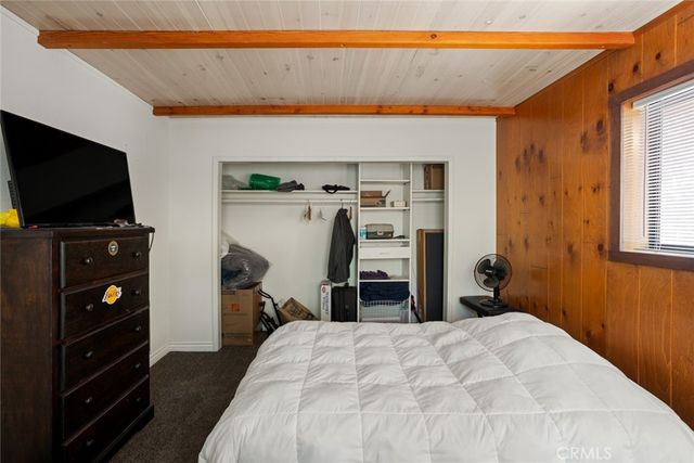 20 Oak Leaf Lane, Running Springs, CA 92382