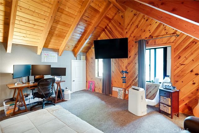 20 Oak Leaf Lane, Running Springs, CA 92382