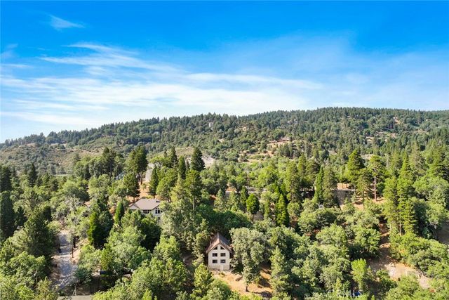 20 Oak Leaf Lane, Running Springs, CA 92382