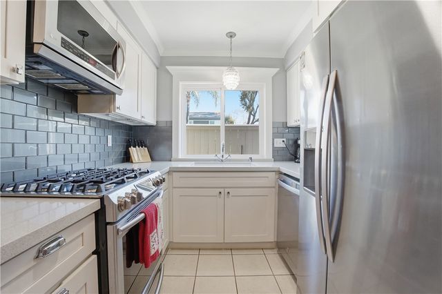 2911 S Fairview Street C, Santa Ana, CA 92705