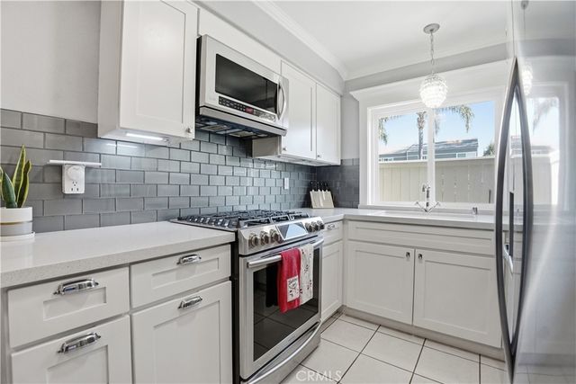 2911 S Fairview Street C, Santa Ana, CA 92705