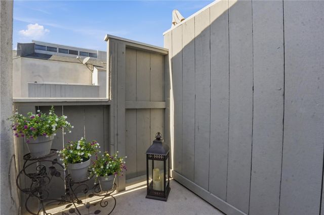 2911 S Fairview Street C, Santa Ana, CA 92705