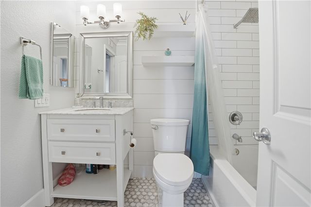 2911 S Fairview Street C, Santa Ana, CA 92705