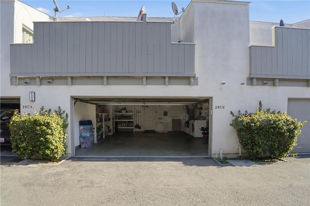 2911 S Fairview Street C, Santa Ana, CA 92705