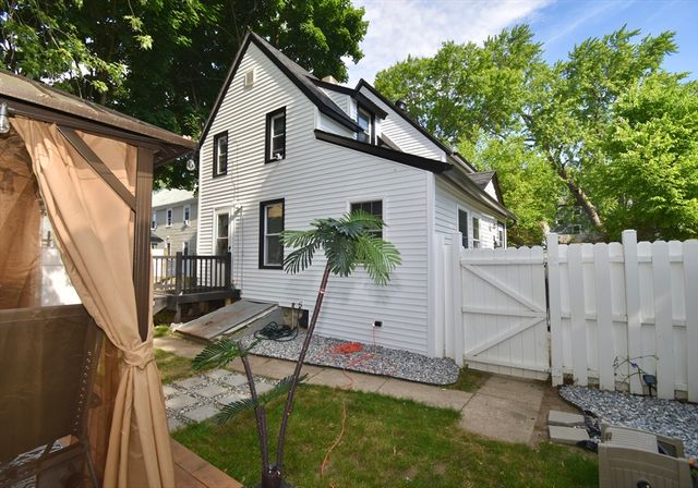 106 Suffolk St, Springfield, MA 01109