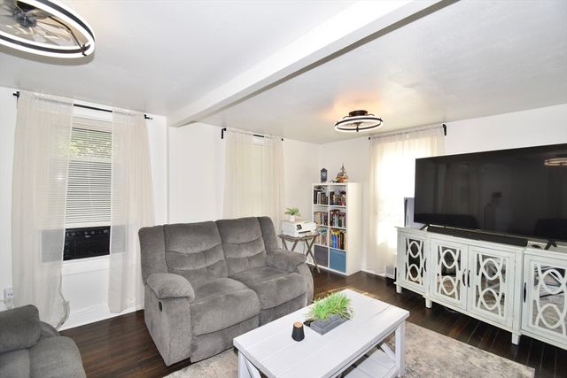 106 Suffolk St, Springfield, MA 01109