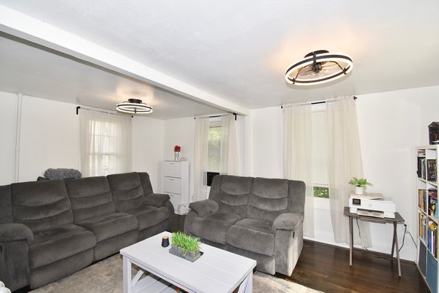 106 Suffolk St, Springfield, MA 01109